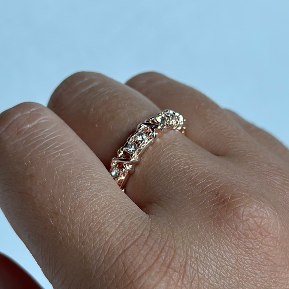 New very Sparkly Shiny Gold 14k plated Ring - Picture 4 of 10